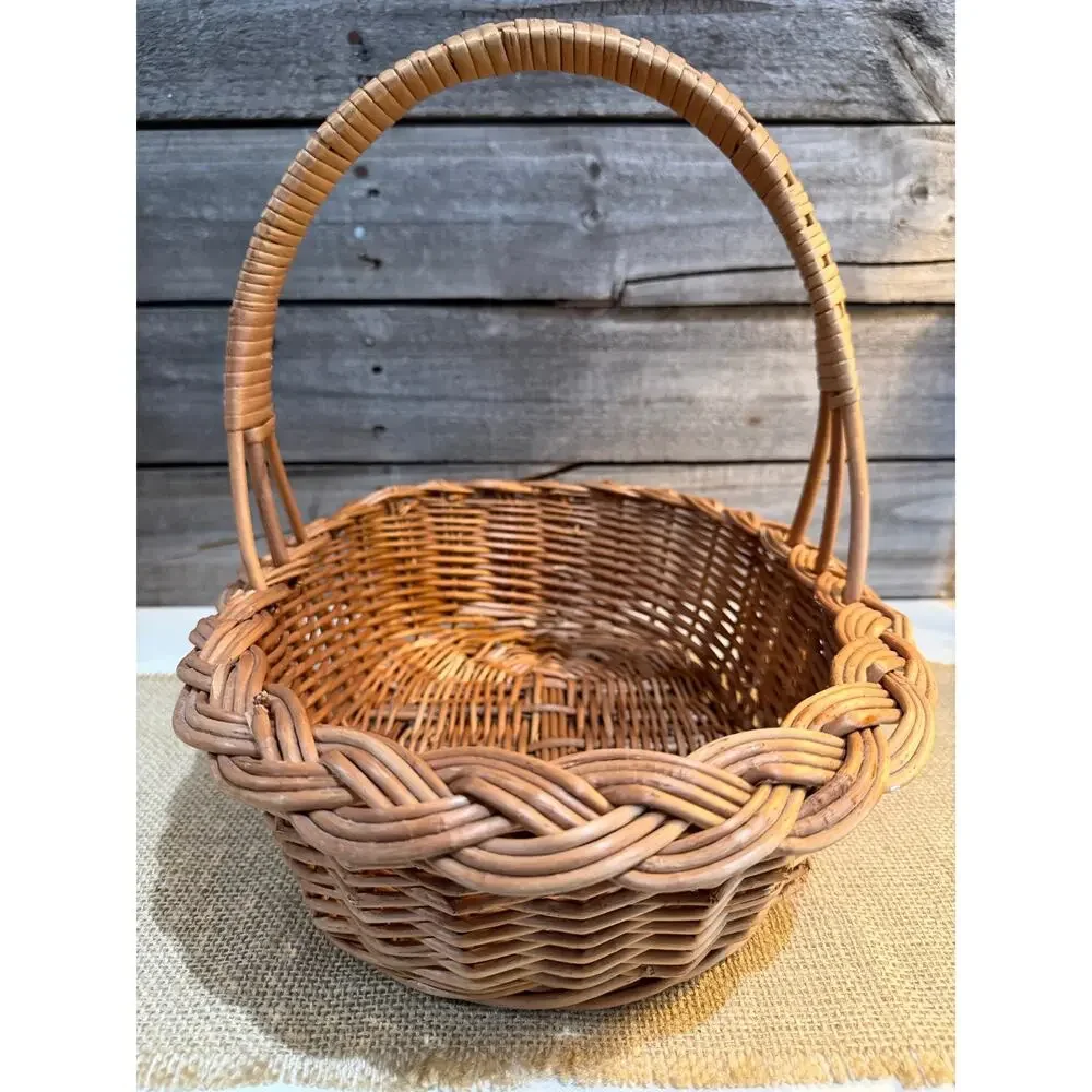 French Vintage-Style Woven Wicker Medium Sized Gathering Basket with Handle